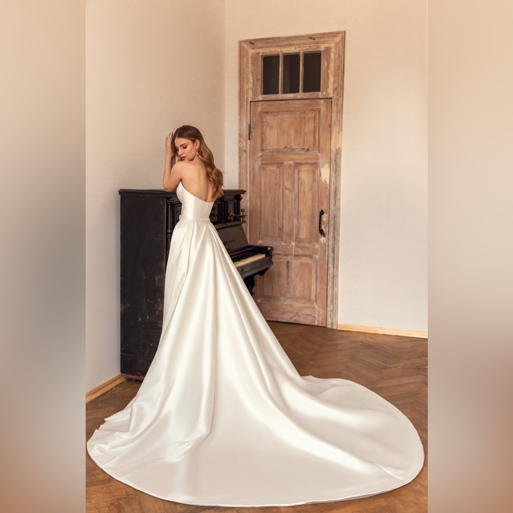 Kinsley James Wedding Gown and cape Jane Hill “Lika”
